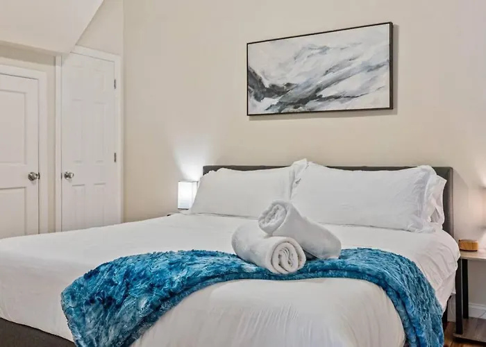 Upscale Shadyside Double King Suite, Private Entrance With Front Porch Pittsburgh