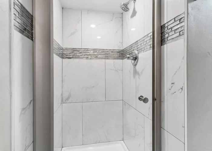 Upscale Shadyside Double King Suite, Private Entrance With Front Porch Apartment Pittsburgh