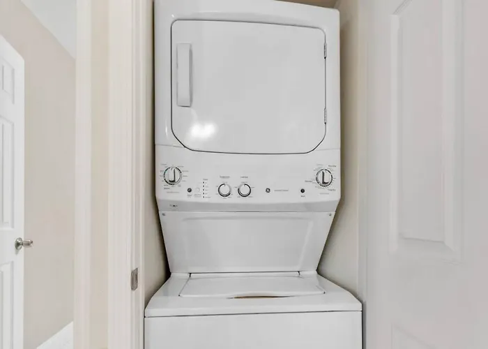 Upscale Shadyside Double King Suite, Private Entrance With Front Porch *