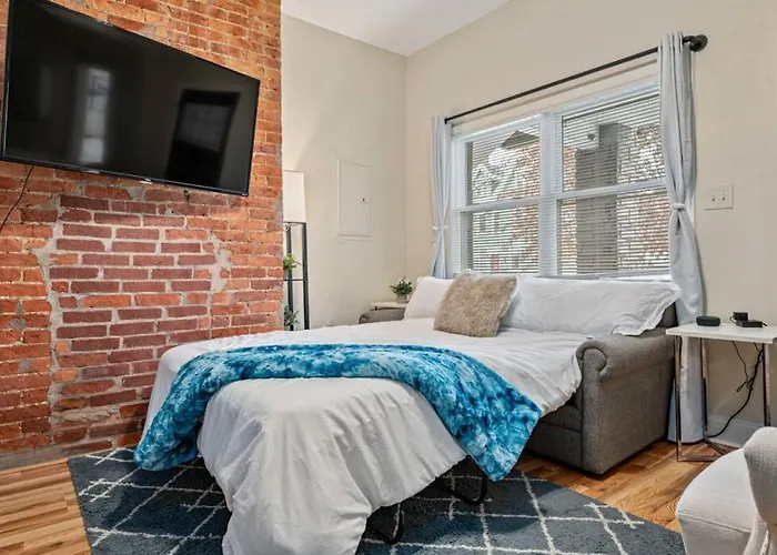 Upscale Shadyside Double King Suite, Private Entrance With Front Porch Pittsburgh