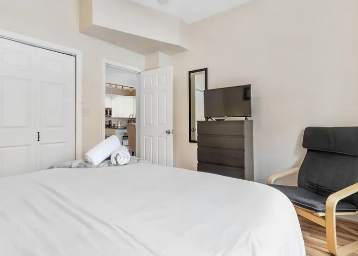 Upscale Shadyside Double King Suite, Private Entrance With Front Porch *