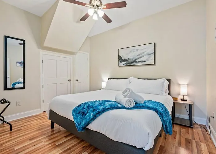 Upscale Shadyside Double King Suite, Private Entrance With Front Porch Apartment Pittsburgh